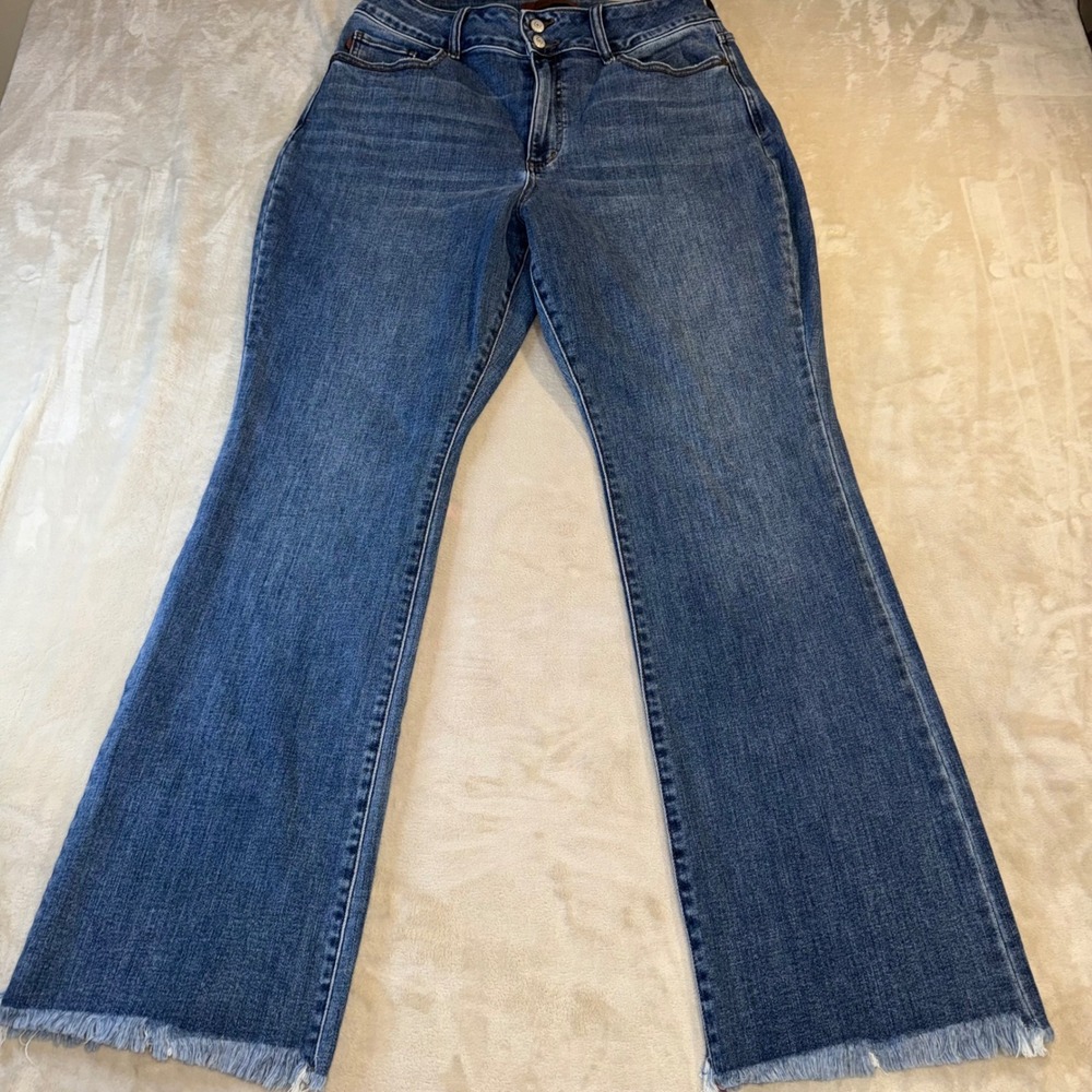 Judy Blue Los Angeles Bootcut Raw Hem Jeans Medium Wash Blue 14W 926-2738